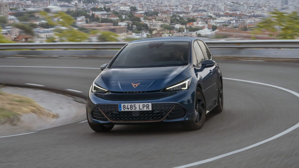 El Cupra Born primer eléctrico español aumenta su potencia a 231 CV