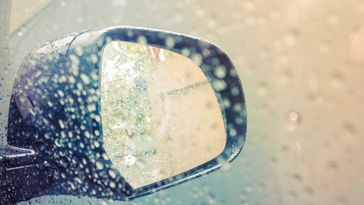 El Mejor Truco Para Que Los Retrovisores No Se Llenen De Lluvia Ni Se