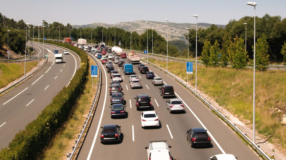 La DGT lo confirma estos vehículos podrán ir por el arcén