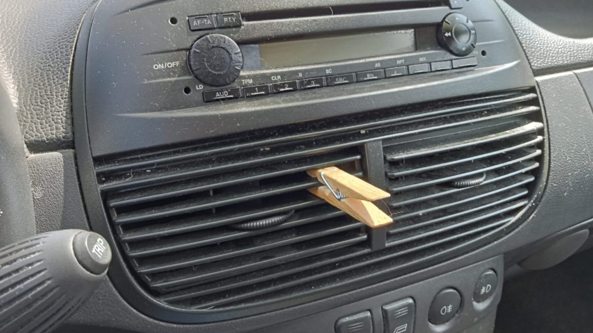 Por Qu Algunos Coches Llevan Una Pinza De Madera En El Aire Acondicionado