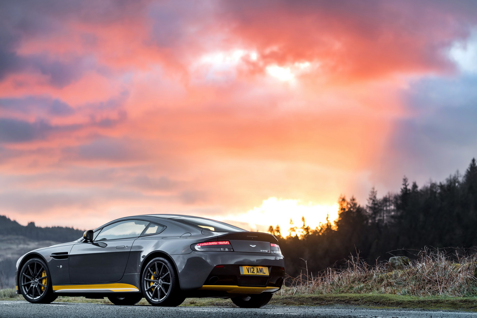 Aston Martin V12 Vantage