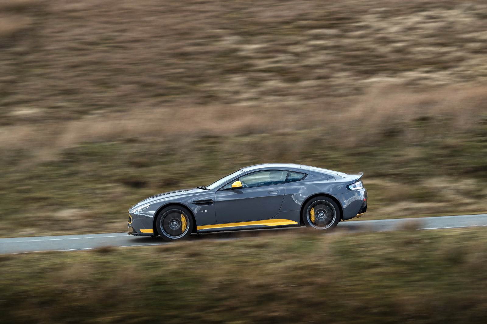 Aston Martin V12 Vantage
