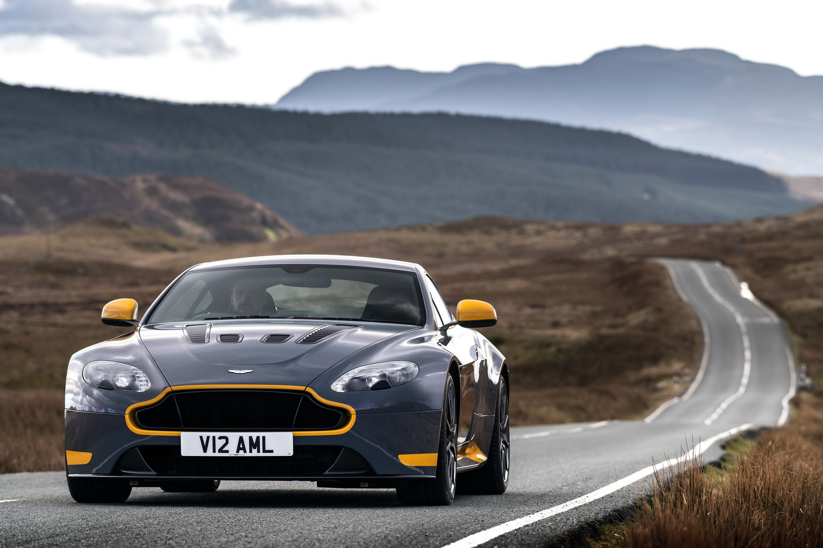 Aston Martin V12 Vantage