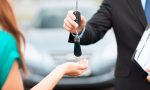 Si vas a alquilar un coche este verano y no quieres llevarte disgustos, lo mejor es que sigas estos consejos de los profesionales