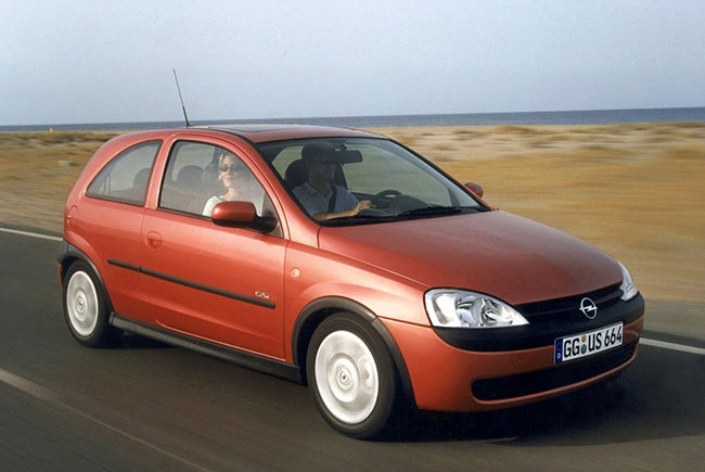 2002: Opel Corsa 1.4 SRI 3 p - 1.893.473 pesetas / 11.380 euros