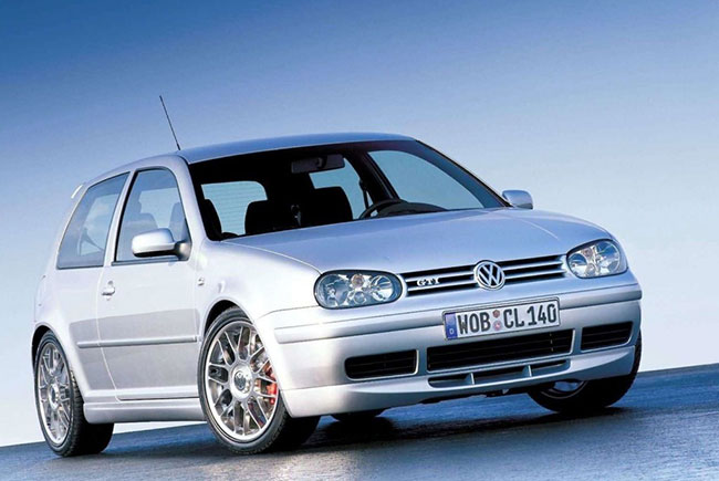 2002: Volkswagen Golf GTi 1.8 turbo 3 p – 3.895.000 pesetas / 23.409 euros