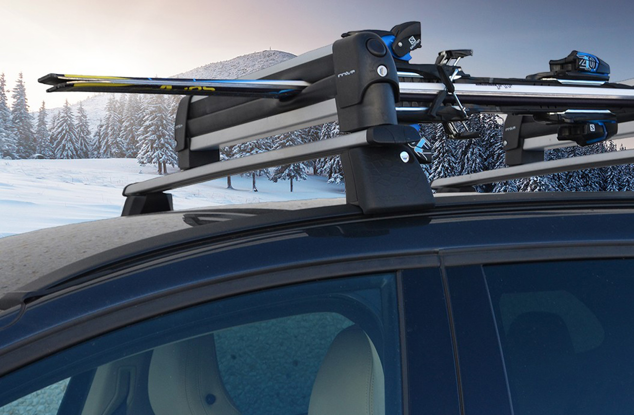 Cómo llevar los esquís en el coche: los 6 mejores