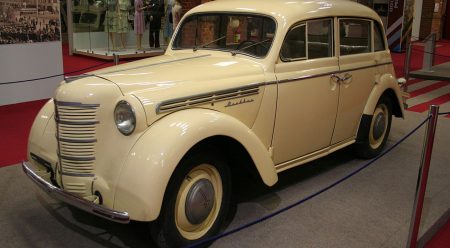 La increíble historia del coche que ‘diseñó’ Stalin (con ayuda de Hitler)