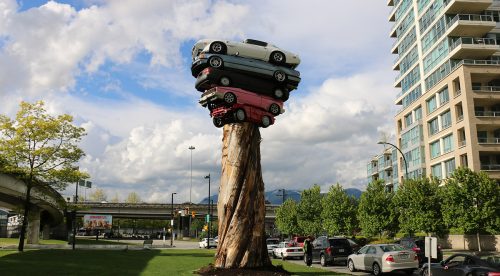 Cinco monumentos hechos con coches que te dejarán con la boca abierta