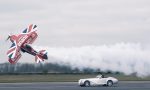 Un Morgan Aero 8, un avión acrobático y mucho humo