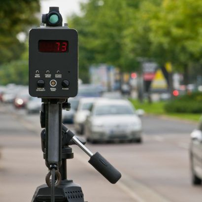 El truco legal para evitar las multas de los radares móviles urbanos