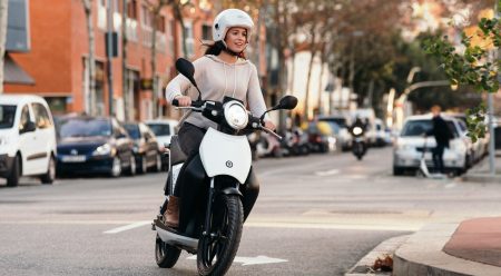 La moto eléctrica busca su espacio en la movilidad urbana