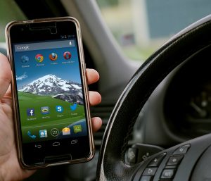 Móvil en coche