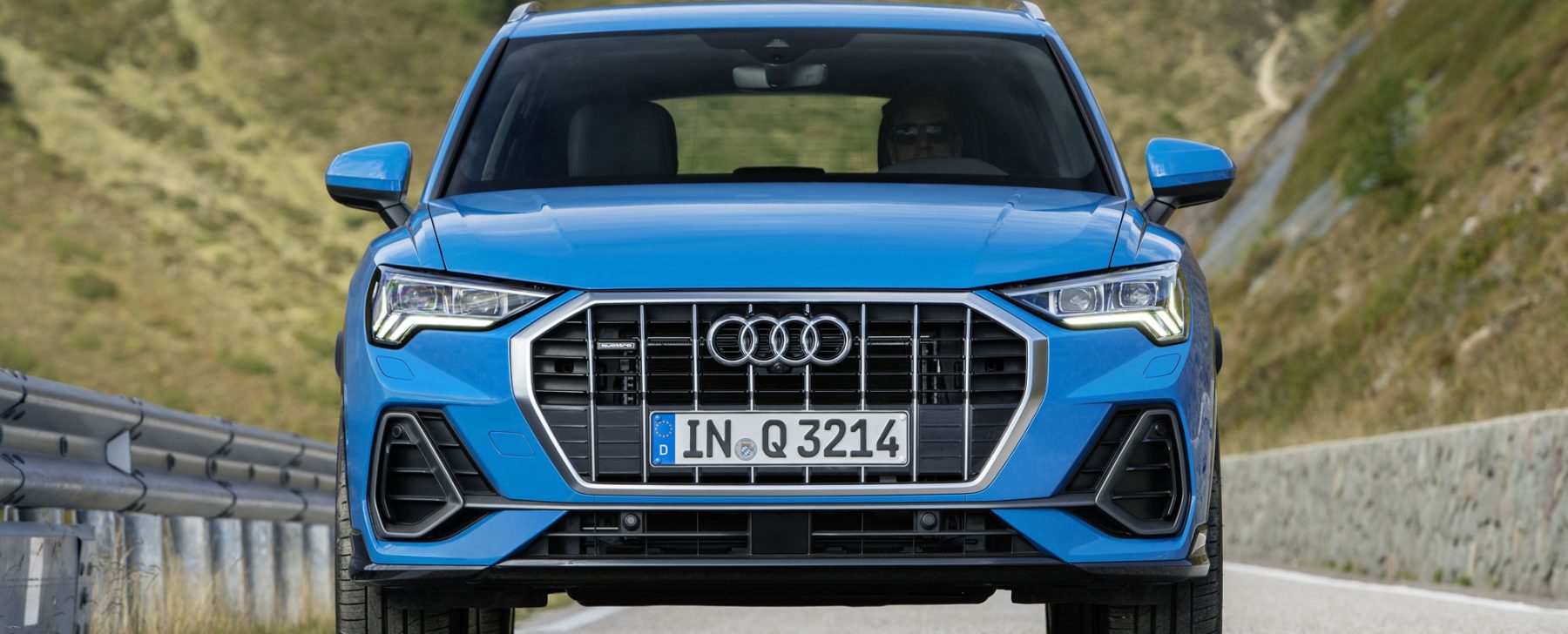 Audi-Q3_Turbo-Blue_006-1800x728.jpg