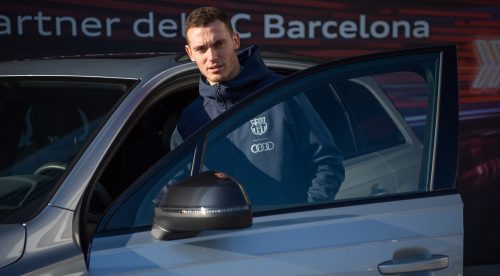 Los jugadores del Barça recogen sus Audi: triunfan los SUV