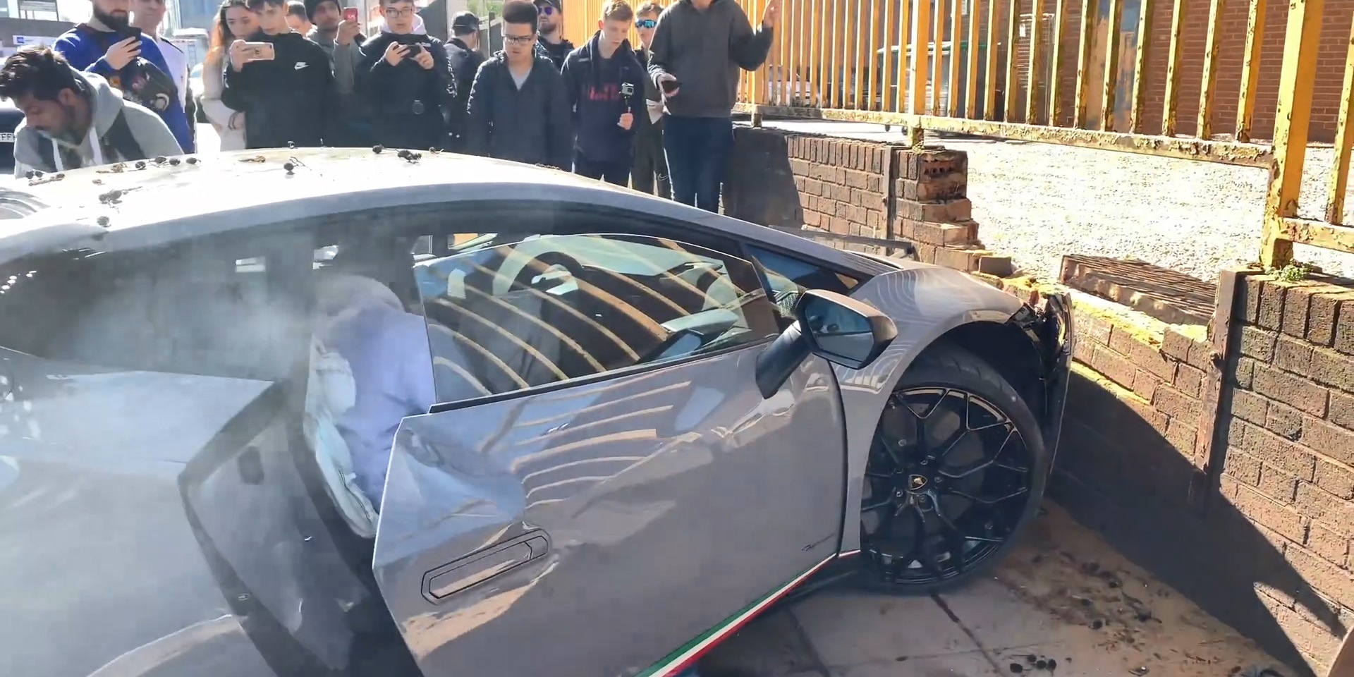 El ridículo accidente de un Lamborghini Huracan | Supercoches | Motor EL  PAÍS