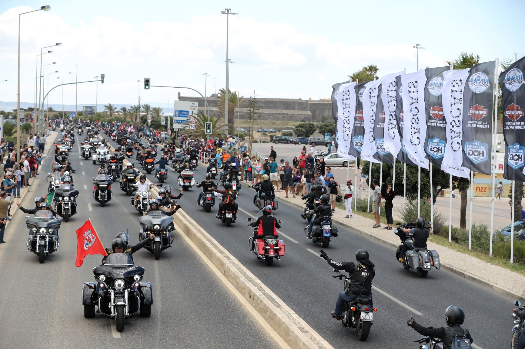 HARLEY DAVIDSON Leyenda viva スペイン Harley-Davidson, el valor de una leyenda | El Retrovisor de Motor