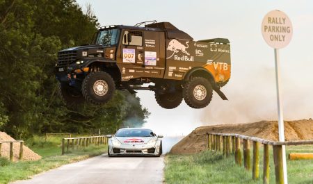 Lamborghini contra camión