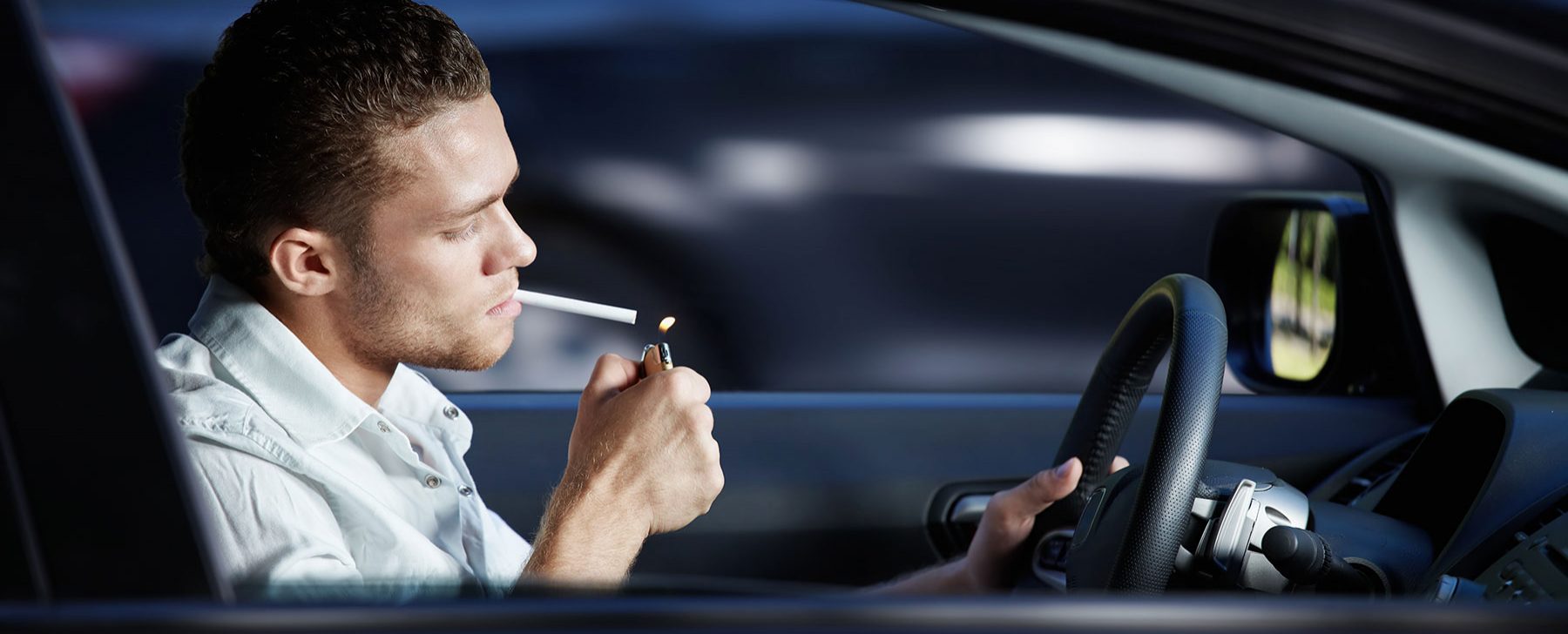 Resultado de imagen de Fumar en el coche