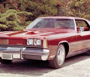 ¿Sabes cuál fue el primer coche de la historia en salir a la venta con airbag?