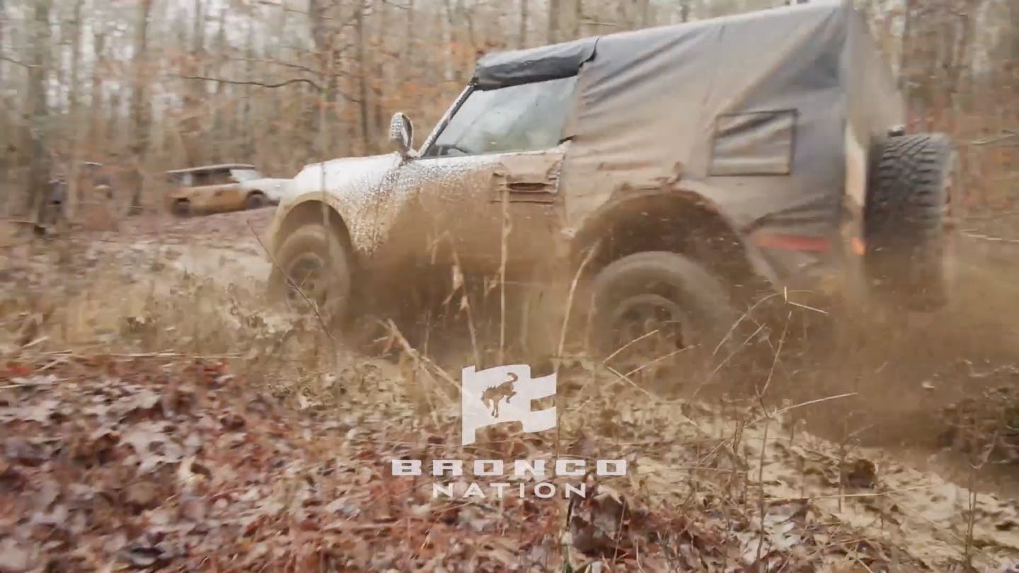 El Ford Bronco muestra todo su potencial en el barro