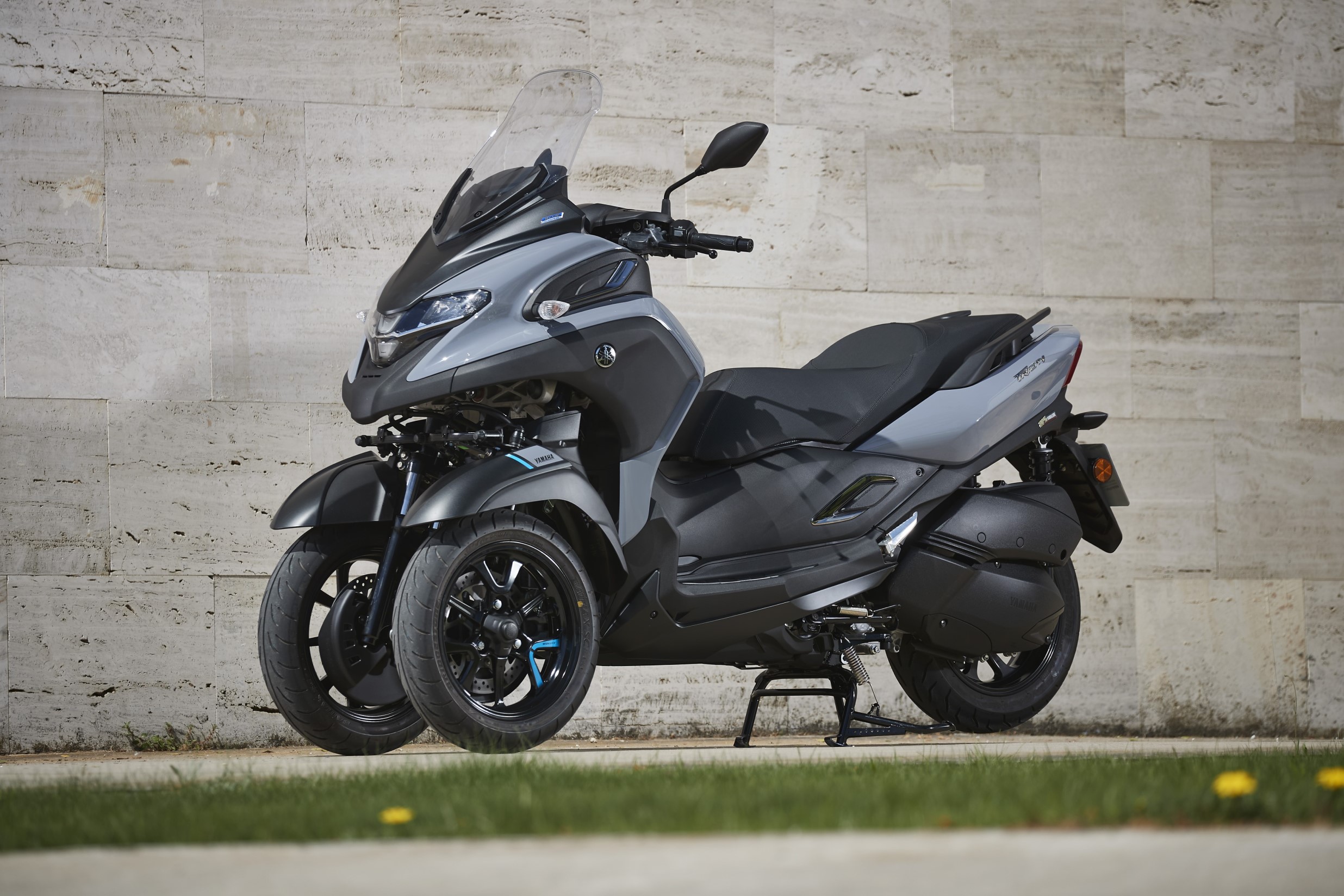 Yamaha Tricity 300: Three wheels Motorcycles for city and highway