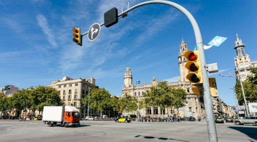 Semaforo en rojo ambulancia