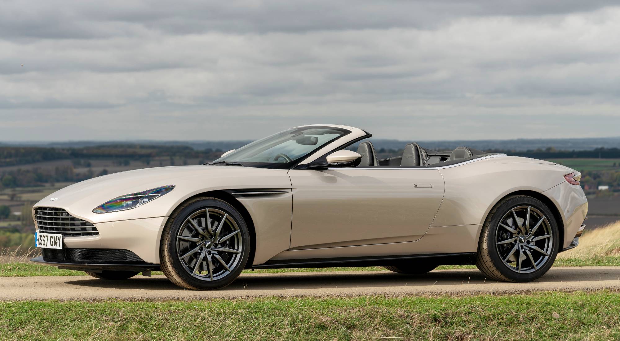 Aston Martin DB-11 Volante // Desde 230.000 euros
