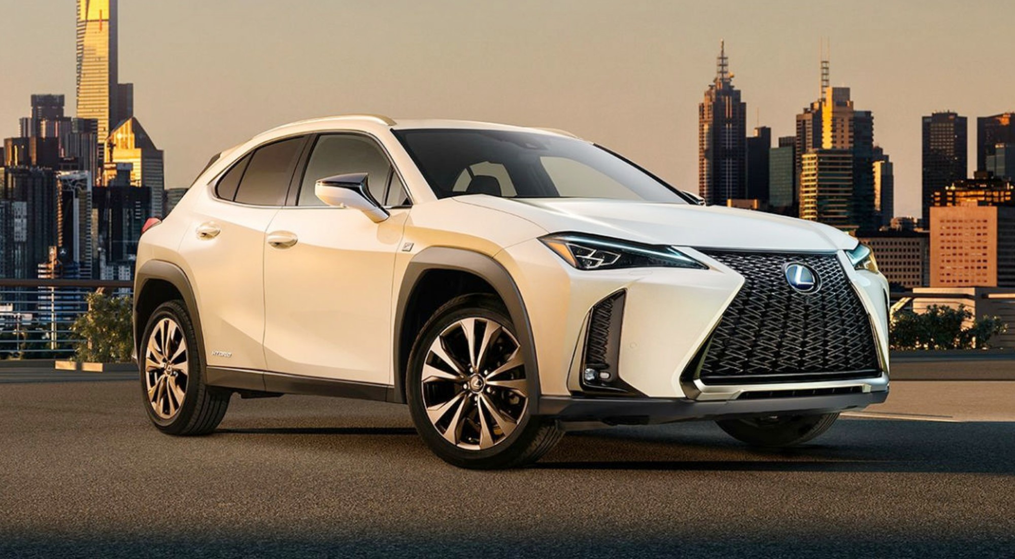 SUV COMPACTOS PREMIUM // Diferente: Lexus UX