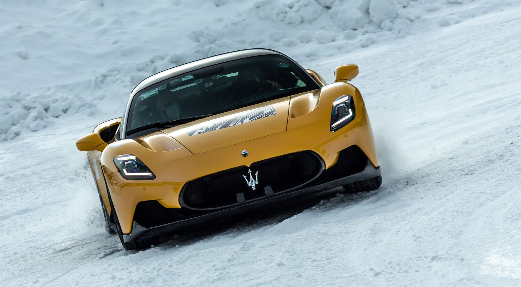 Maserati MC20: el superdeportivo que también rinde en la nieve