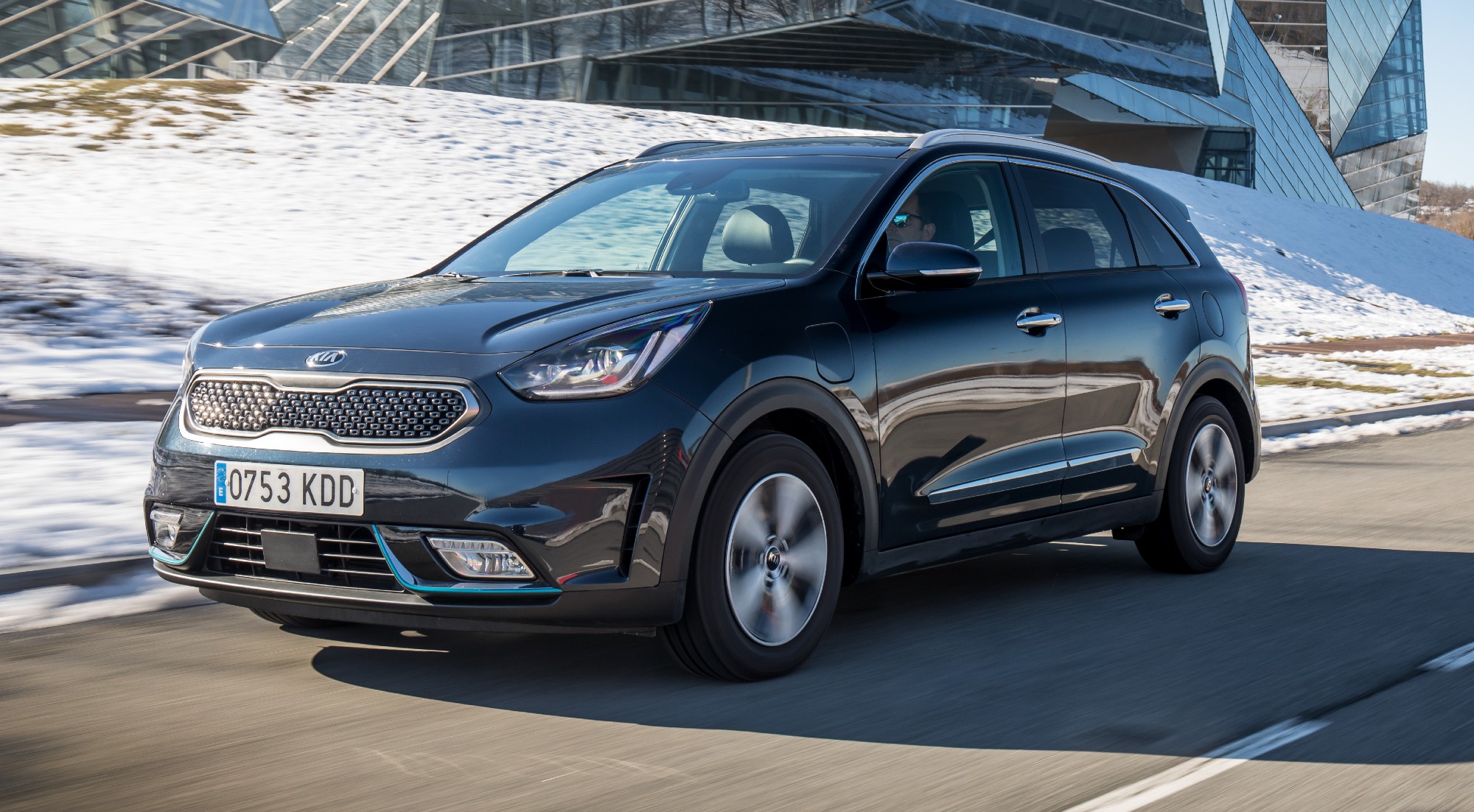 HÍBRIDO ENCHUFABLE // Kia Niro PHEV (desde 25.350 euros)