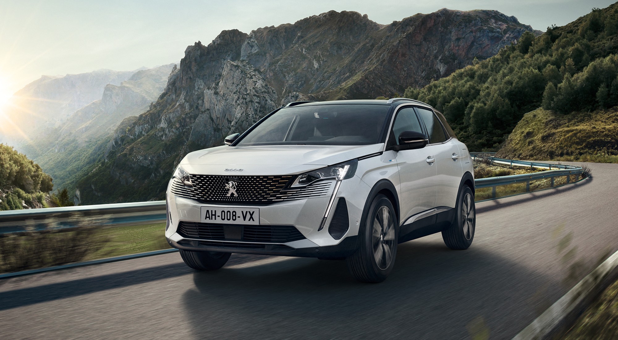HÍBRIDO ENCHUFABLE // Peugeot 3008 Hybrid (desde 42.300 euros)