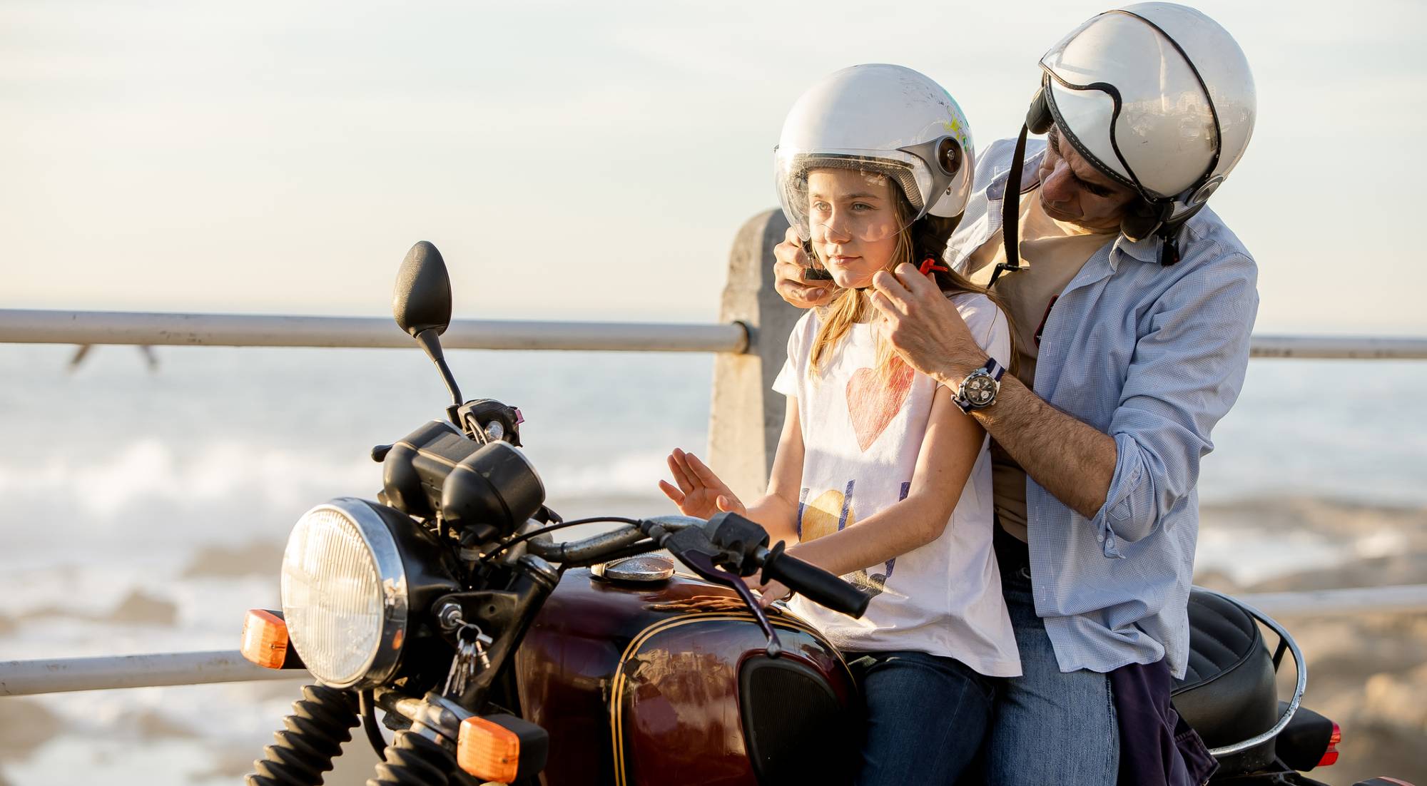 Como llevar a un niño en moto