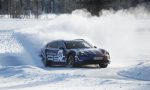 El Porsche Taycan Cross Turismo se enfrenta a la nieve y al desierto
