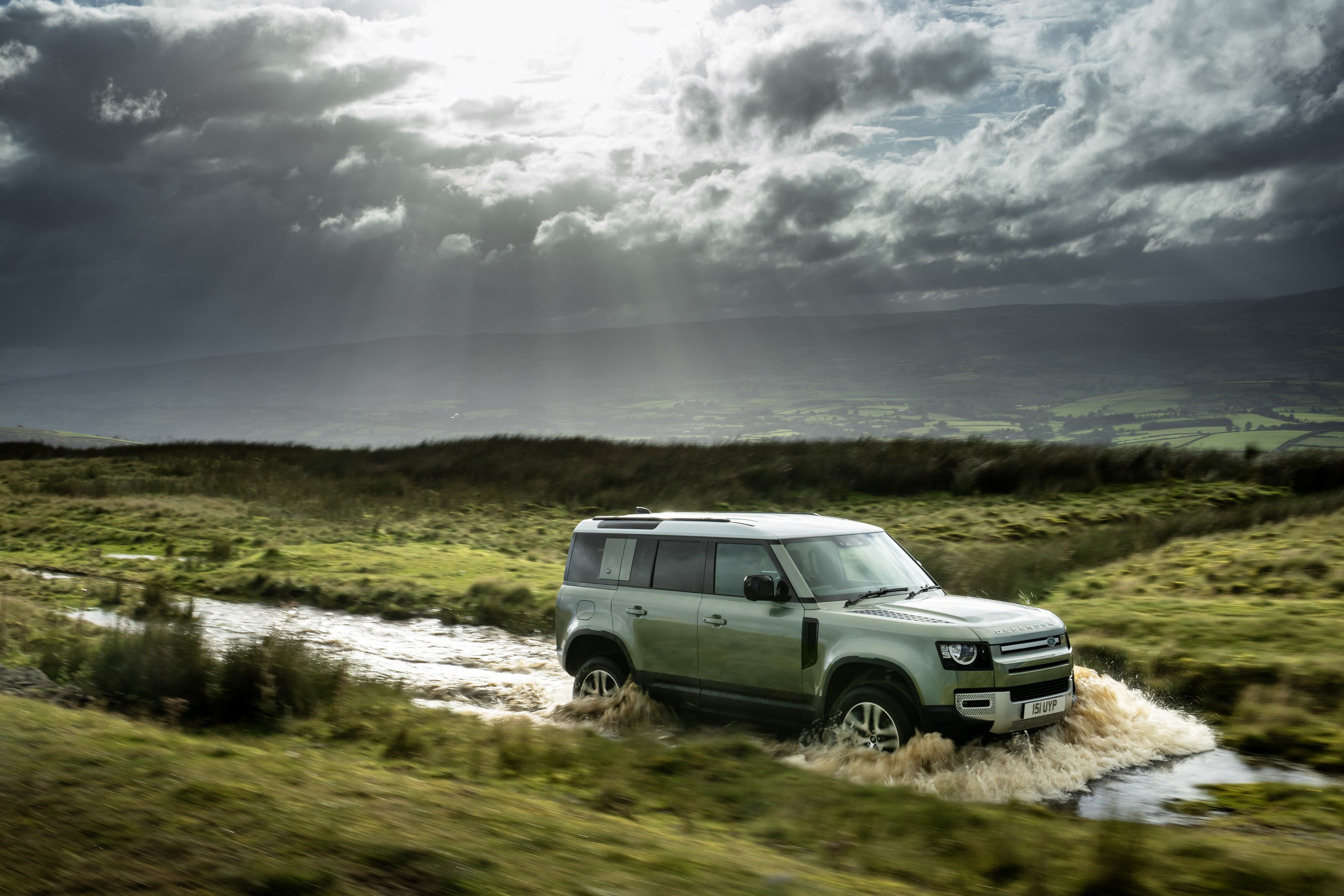 El Land Rover Defender estrena mecánica híbrida enchufable