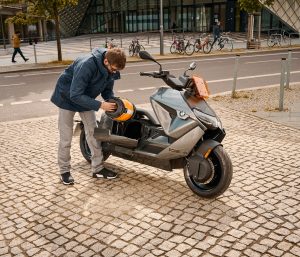 BMW CE 04