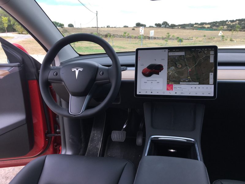 Tesla Model Y / Puesto de conducción