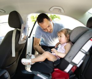 DGT, Las cuatro sillas de bebé para el coche que desaconsejan los expertos