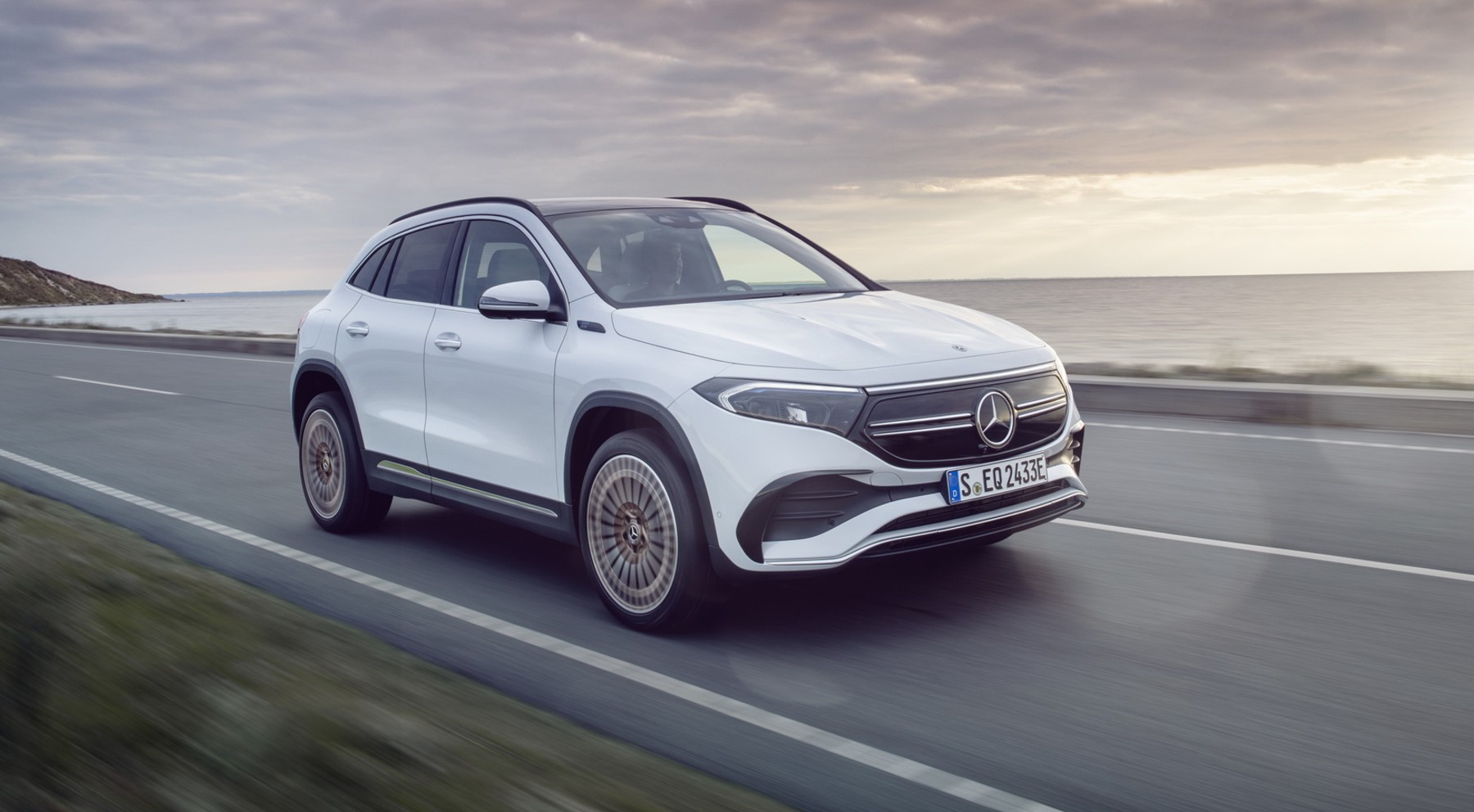 Mercedes-Benz EQA // 451 kilómetros