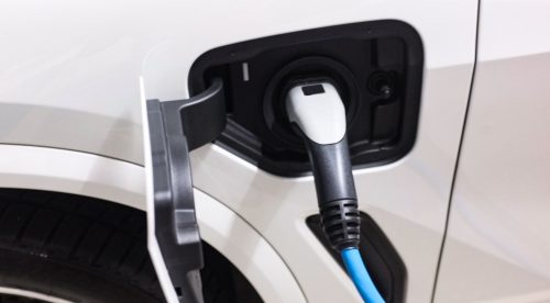 Recargar un coche eléctrico cuesta ahora 257 euros más que en 2020