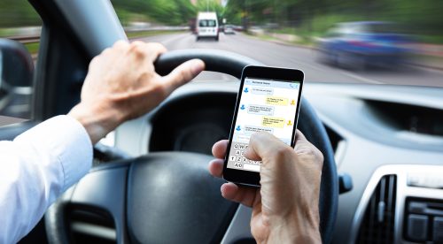 Cómo afecta al cerebro el uso del móvil en el coche