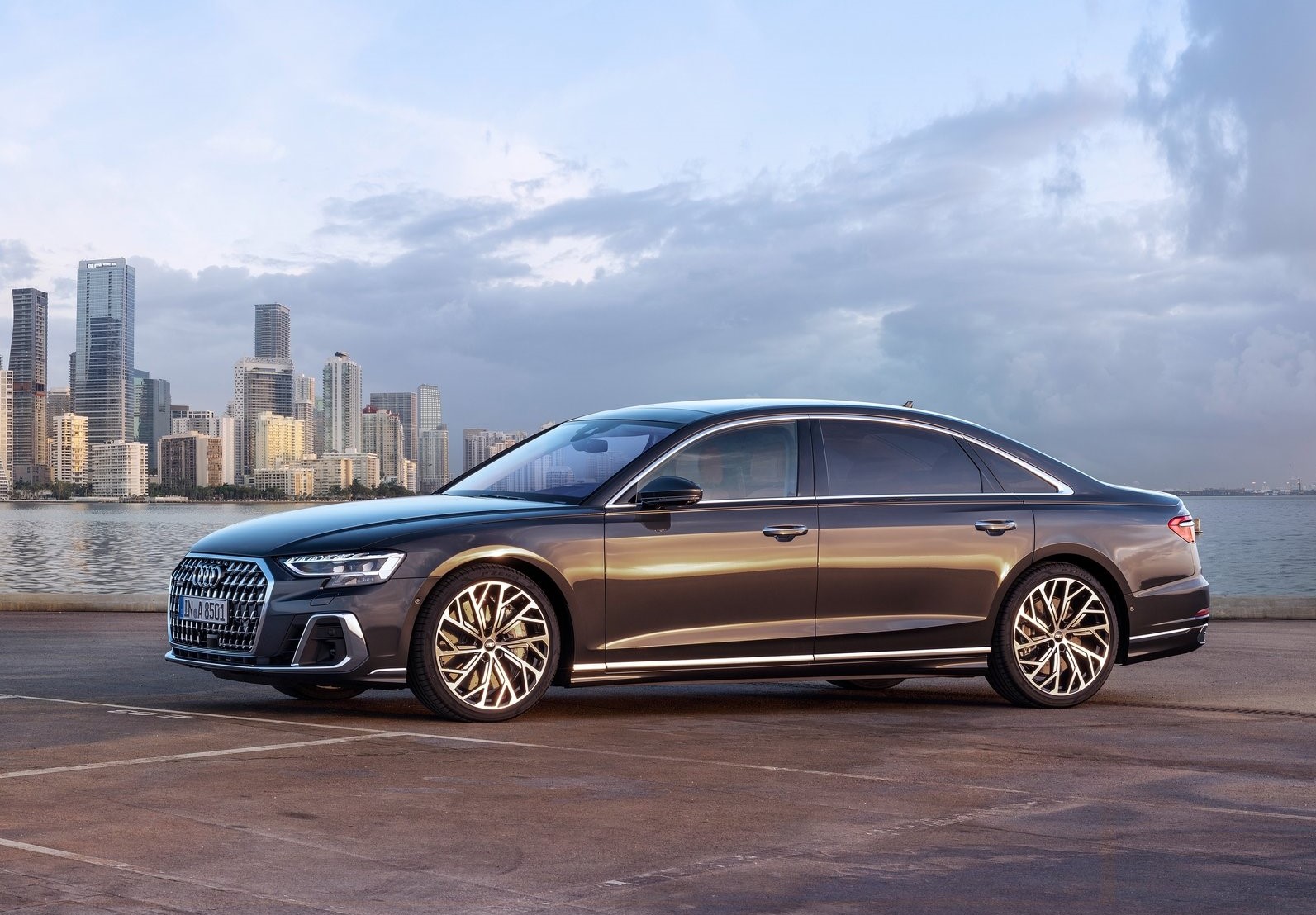 Audi A8 L 2022
