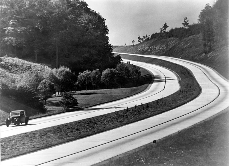 El nacimiento de las autopistas / 1932