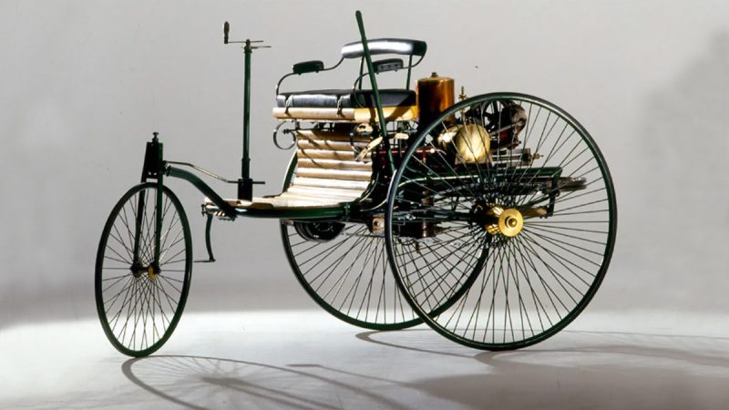 Primer automóvil de combustión / 1886