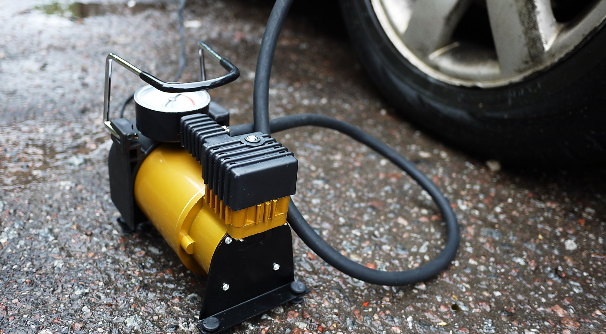 Compresor Bomba de Aire Para Llantas Autos Bicicleta Electrica Portatil  Inflador 