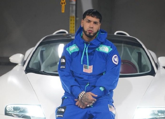 Chanel se une a Bad Bunny, Anuel o El Alfa en su pasión por Bugatti