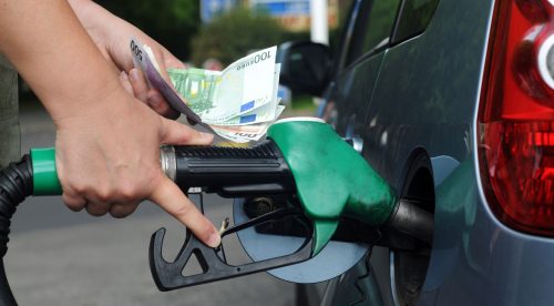 Cómo encontrar las gasolineras baratas y otros trucos para ahorrar