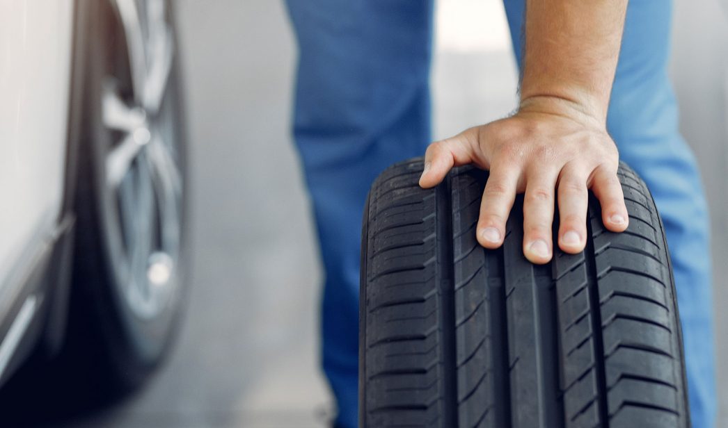 Profeta limpiar Ambiguo Neumáticos baratos: cómo elegirlos y evitar los posibles riesgos