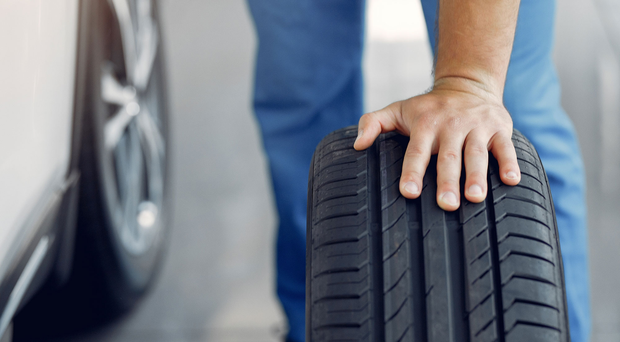 Neumáticos baratos: cómo elegirlos y evitar los posibles riesgos