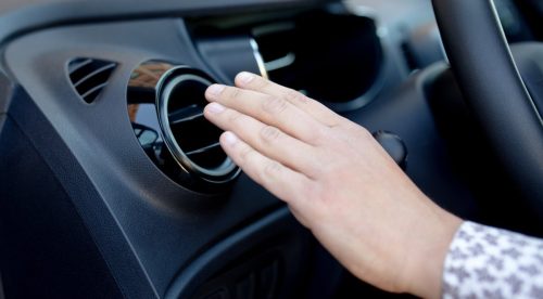 Aire acondicionado del coche: ¿por qué no enfría?
